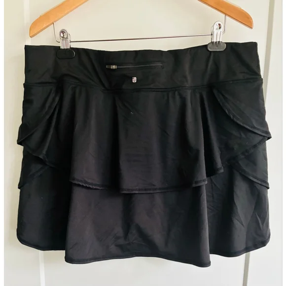 Women's Ideology Black Tiered Ruffle Mini Skirt with inner shorts 2X - Picture 3 of 6